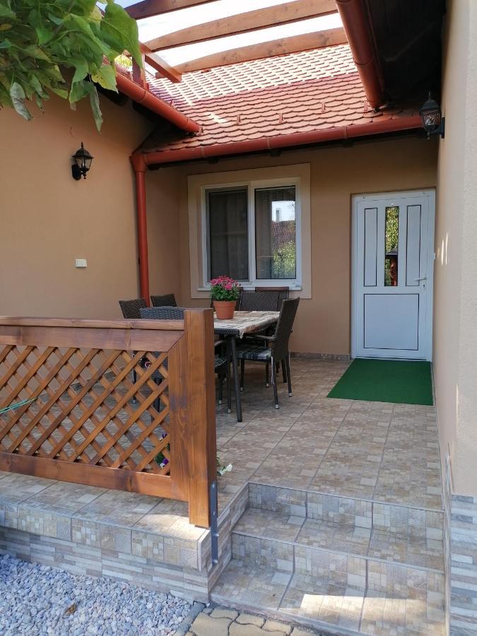 Kaktuszvirag Apartmanhaz Гайдусобосло Екстер'єр фото