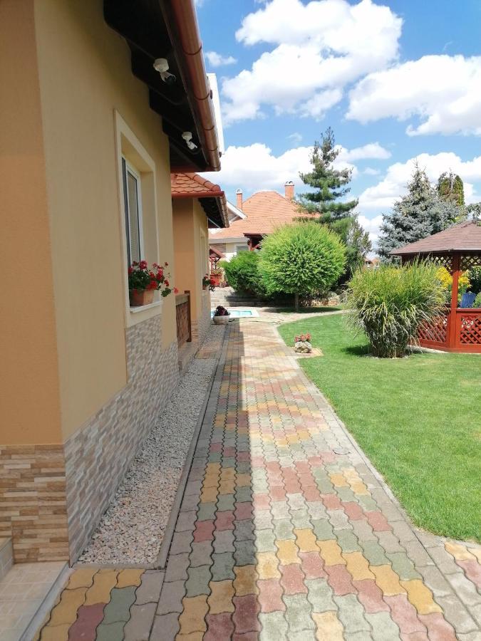 Kaktuszvirag Apartmanhaz Гайдусобосло Екстер'єр фото